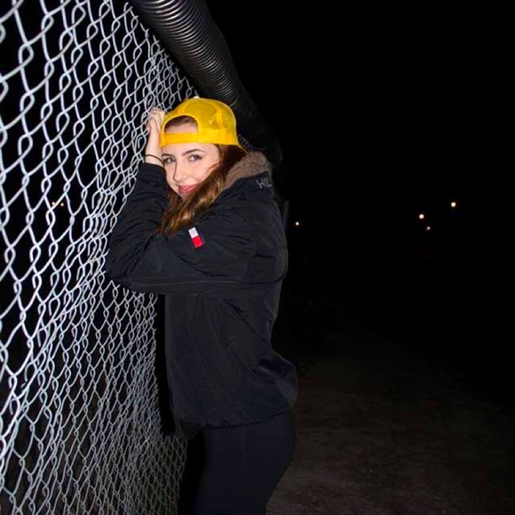 TOMMY HILFIGER wind breaker with hood - Picture 2 of 6